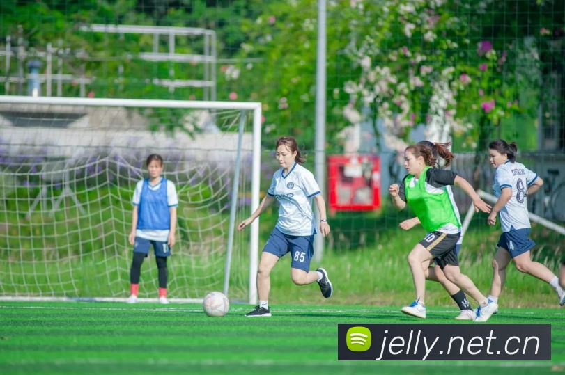 北京奥运会开幕式主题曲现场演唱版本引发全球观众热议